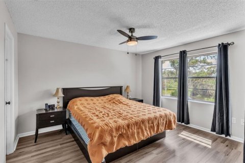 Condo in Mulberry, Florida, 2 bedrooms  № 1856782 - photo 13
