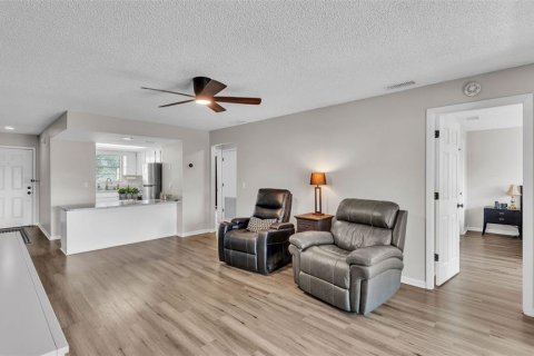 Condo in Mulberry, Florida, 2 bedrooms  № 1856782 - photo 8