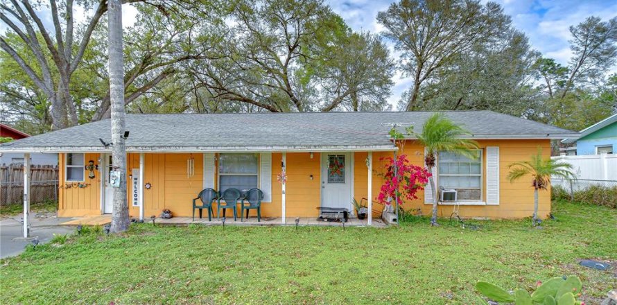 House in Zephyrhills, Florida 2 bedrooms, 111.48 sq.m. № 1526710