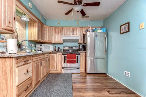 House in Zephyrhills, Florida 2 bedrooms, 111.48 sq.m. № 1526710 - photo 9