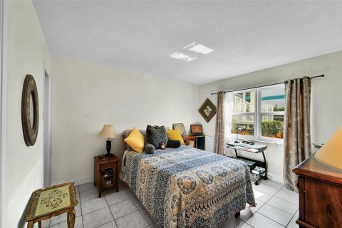 Condo in Lauderdale-by-the-Sea, Florida, 2 bedrooms  № 2251895 - photo 13