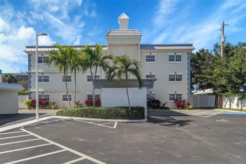 Condo in Lauderdale-by-the-Sea, Florida, 2 bedrooms  № 2251895 - photo 5