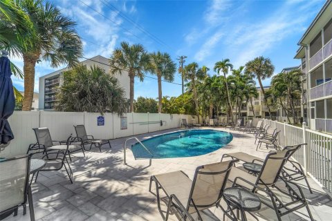 Condo in Lauderdale-by-the-Sea, Florida, 2 bedrooms  № 2251895 - photo 17