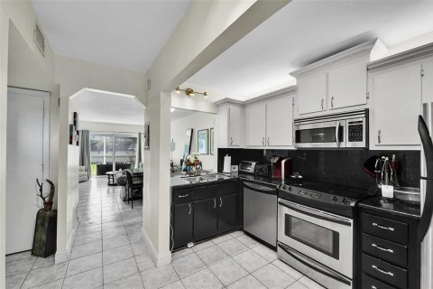 Condo in Lauderdale-by-the-Sea, Florida, 2 bedrooms  № 2251895 - photo 7