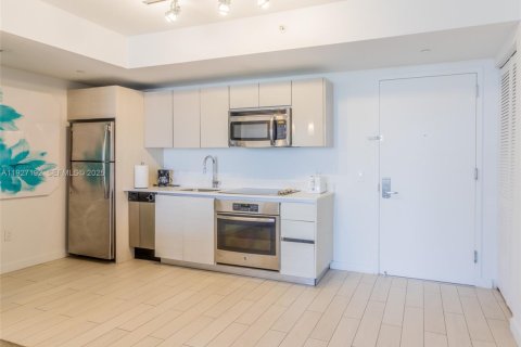 Купить кондоминиум в Халландейл-Бич, Флорида 2 спальни, 96.34м2, № 1985859 - фото 4