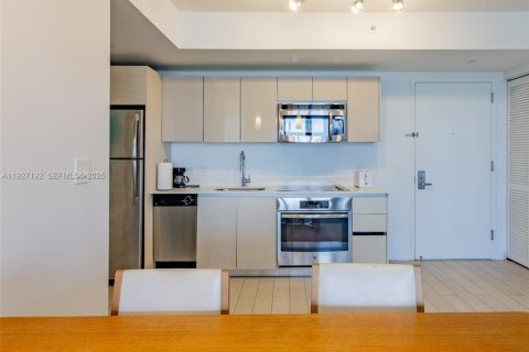 Купить кондоминиум в Халландейл-Бич, Флорида 2 спальни, 96.34м2, № 1985859 - фото 5