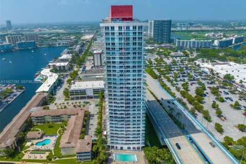 Купить кондоминиум в Халландейл-Бич, Флорида 2 спальни, 96.34м2, № 1985859 - фото 25