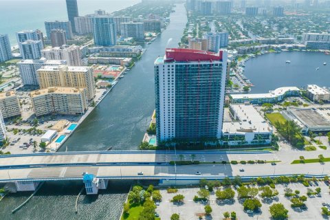 Купить кондоминиум в Халландейл-Бич, Флорида 2 спальни, 96.34м2, № 1985859 - фото 28