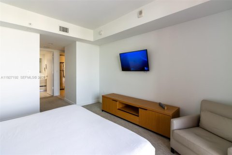 Купить кондоминиум в Халландейл-Бич, Флорида 2 спальни, 96.34м2, № 1985859 - фото 16