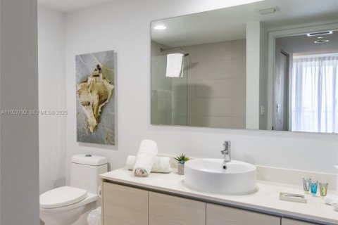 Купить кондоминиум в Халландейл-Бич, Флорида 2 спальни, 96.34м2, № 1985859 - фото 11