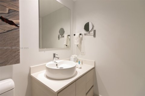 Купить кондоминиум в Халландейл-Бич, Флорида 2 спальни, 96.34м2, № 1985859 - фото 22