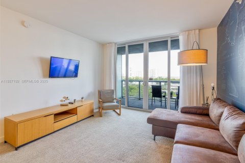 Купить кондоминиум в Халландейл-Бич, Флорида 2 спальни, 96.34м2, № 1985859 - фото 3