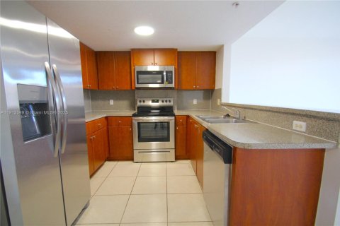 Condominio en venta en Miami, Florida, 1 dormitorio, 66.7 m2 № 2056599 - foto 3