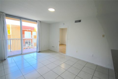 Condominio en venta en Miami, Florida, 1 dormitorio, 66.7 m2 № 2056599 - foto 6