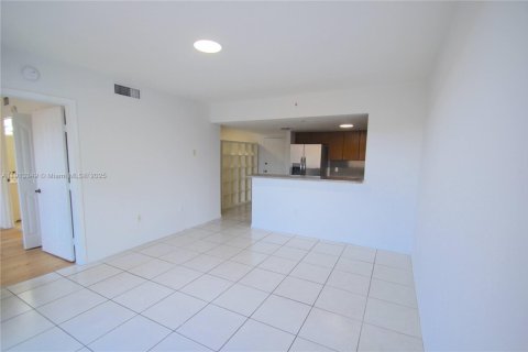 Condominio en venta en Miami, Florida, 1 dormitorio, 66.7 m2 № 2056599 - foto 2