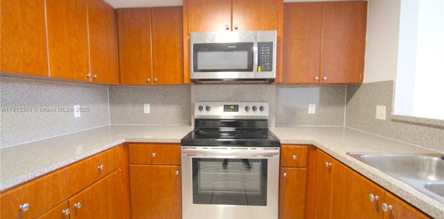 Condominio en Miami, Florida, 1 dormitorio  № 2056599
