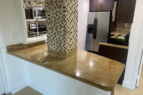 Condominio en venta en Hialeah, Florida, 1 dormitorio, 35.49 m2 № 2002830 - foto 3