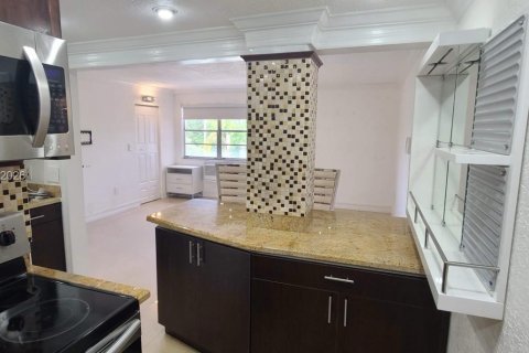 Condominio en venta en Hialeah, Florida, 1 dormitorio, 35.49 m2 № 2002830 - foto 2