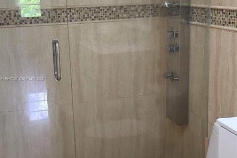 Condominio en venta en Hialeah, Florida, 1 dormitorio, 35.49 m2 № 2002830 - foto 8