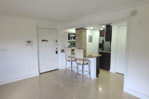 Condominio en venta en Hialeah, Florida, 1 dormitorio, 35.49 m2 № 2002830 - foto 6
