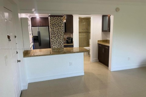 Condominio en venta en Hialeah, Florida, 1 dormitorio, 35.49 m2 № 2002830 - foto 4