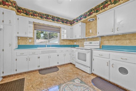 House in Saint Petersburg, Florida 2 bedrooms, 107.02 sq.m. № 1873350 - photo 10