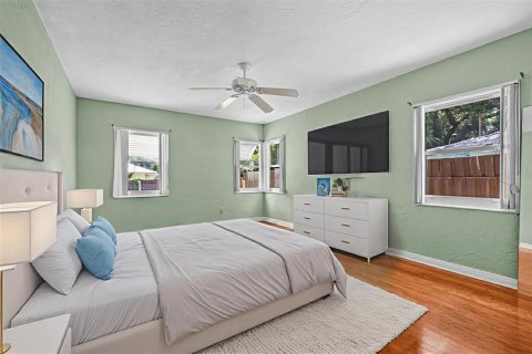 House in Saint Petersburg, Florida 2 bedrooms, 107.02 sq.m. № 1873350 - photo 7