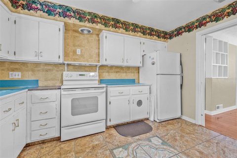 House in Saint Petersburg, Florida 2 bedrooms, 107.02 sq.m. № 1873350 - photo 9