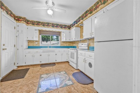 House in Saint Petersburg, Florida 2 bedrooms, 107.02 sq.m. № 1873350 - photo 12
