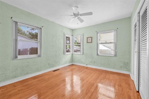 House in Saint Petersburg, Florida 2 bedrooms, 107.02 sq.m. № 1873350 - photo 17