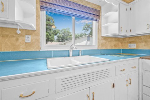 House in Saint Petersburg, Florida 2 bedrooms, 107.02 sq.m. № 1873350 - photo 13