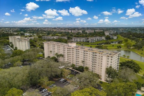 Снять в аренду кондоминиум в Помпано-Бич, Флорида 2 спальни, 112.97м2, № 1129005 - фото 1