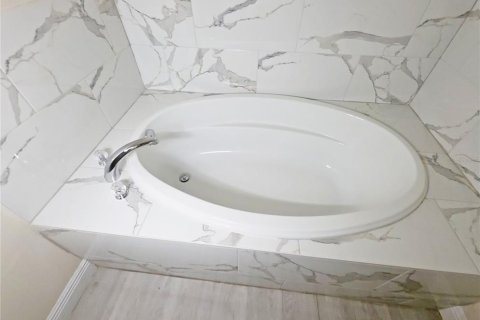 Купить виллу или дом в Киссимми, Флорида 7 комнат, 169.08м2, № 2420302 - фото 27