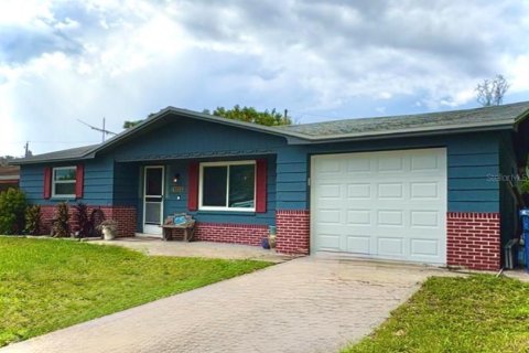 Casa en alquiler en Holiday, Florida, 2 dormitorios, 98.1 m2 № 1904518 - foto 1