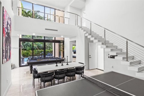 Casa en venta en Miami, Florida, 5 dormitorios, 288.37 m2 № 1775926 - foto 3