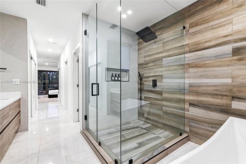 Casa en venta en Miami, Florida, 5 dormitorios, 288.37 m2 № 1775926 - foto 12