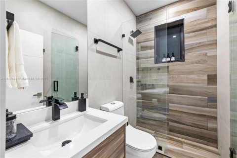 Casa en venta en Miami, Florida, 5 dormitorios, 288.37 m2 № 1775926 - foto 23