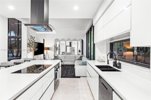 Casa en venta en Miami, Florida, 5 dormitorios, 288.37 m2 № 1775926 - foto 6