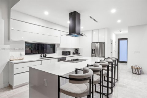 Casa en venta en Miami, Florida, 5 dormitorios, 288.37 m2 № 1775926 - foto 7