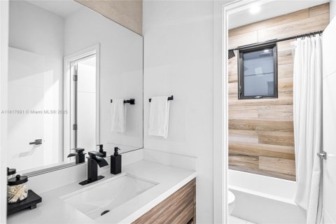 Casa en venta en Miami, Florida, 5 dormitorios, 288.37 m2 № 1775926 - foto 22