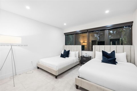 Casa en venta en Miami, Florida, 5 dormitorios, 288.37 m2 № 1775926 - foto 21