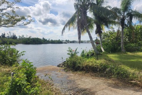 Terreno en venta en Punta Gorda, Florida № 1434502 - foto 14