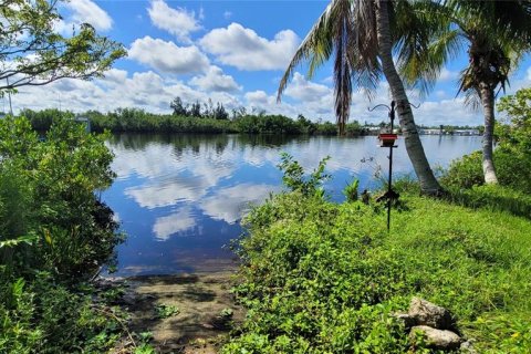 Terreno en venta en Punta Gorda, Florida № 1434502 - foto 8