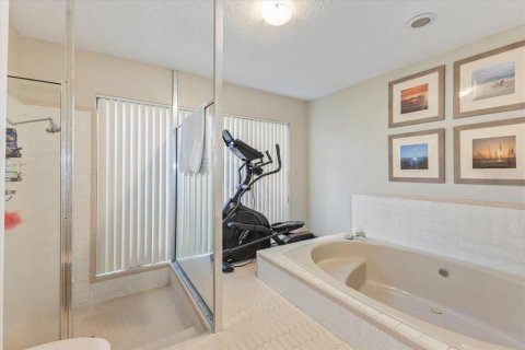 House in Orlando, Florida 4 bedrooms, 285.21 sq.m. № 1649287 - photo 22