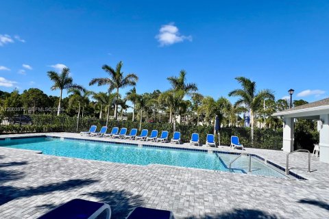 Townhouse in Port St. Lucie, Florida 3 bedrooms, 151.62 sq.m. № 2068369 - photo 3