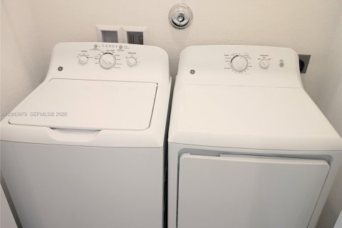 Townhouse in Port St. Lucie, Florida 3 bedrooms, 151.62 sq.m. № 2068369 - photo 7