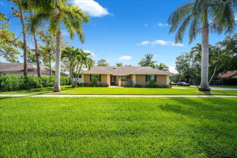 House in Wellington, Florida 4 bedrooms, 174.84 sq.m. № 2311249