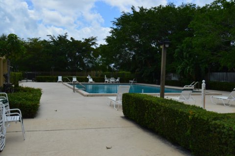 Condo in West Palm Beach, Florida, 3 bedrooms  № 1155536 - photo 1