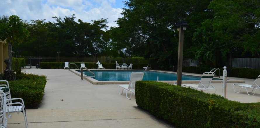 Condo in West Palm Beach, Florida, 3 bedrooms  № 1155536