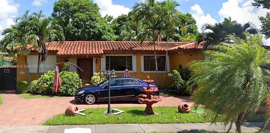 Villa ou maison à Miami, Floride 6 chambres, 215.63 m2 № 2055340